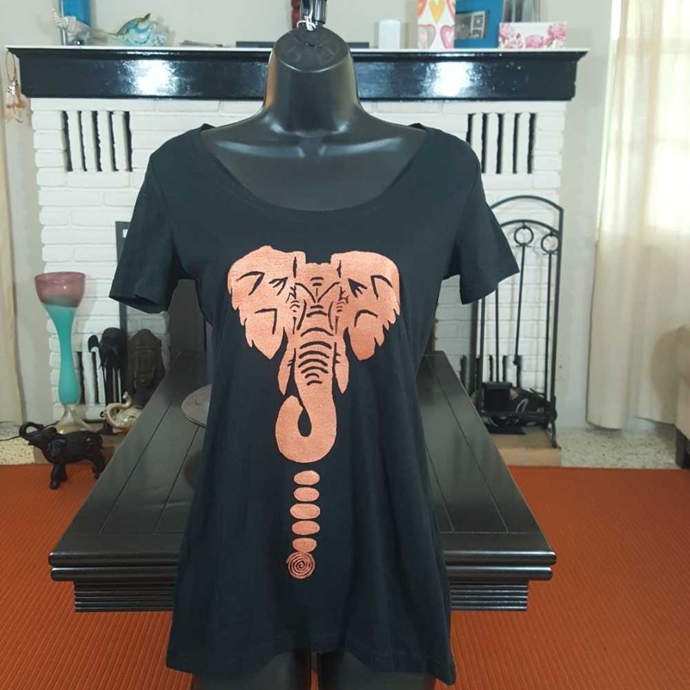 Aku/Akwa elephant tee